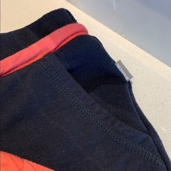 Bench tee and cropped pants - Picture 4 of 9